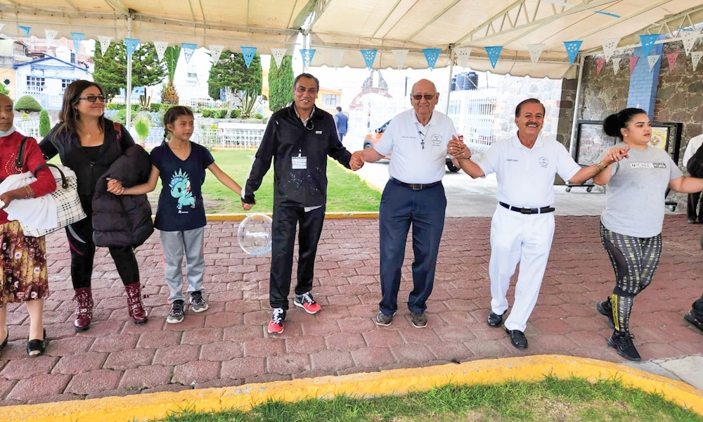 Misioneros take retreats across borders 2