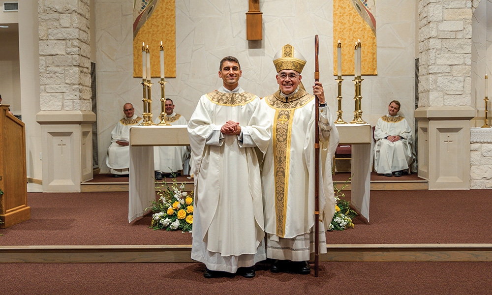 El Padre Jewell espera con ansias la vida sacerdotal