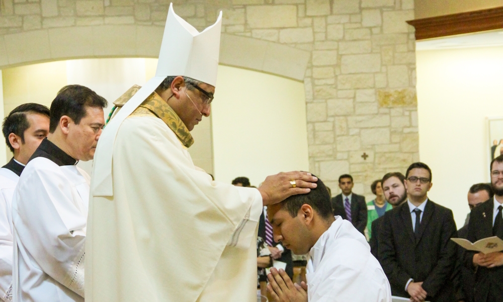 Nuevo pastor es originario del Centro de Texas 6