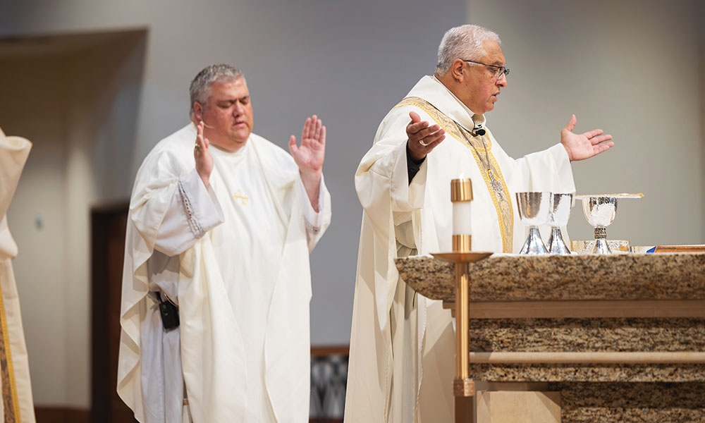 El Obispo Garcia discute el papel del vicario general en nuestra diócesis