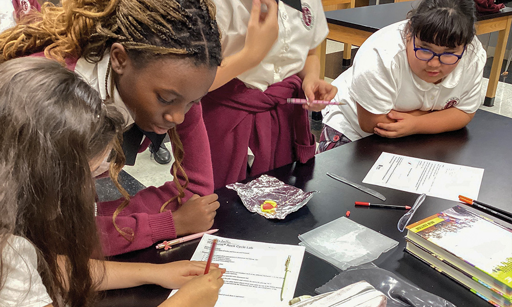 Los estudiantes aprenden virtudes, habilidades de liderazgo en St. Helen Catholic School 3